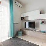Апартаменты Guesthost - M1 Gambara Balcony