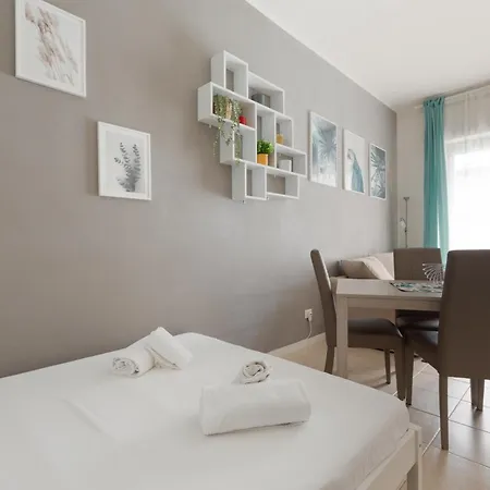 Apartman Guesthost - M1 Gambara Balcony Milánó