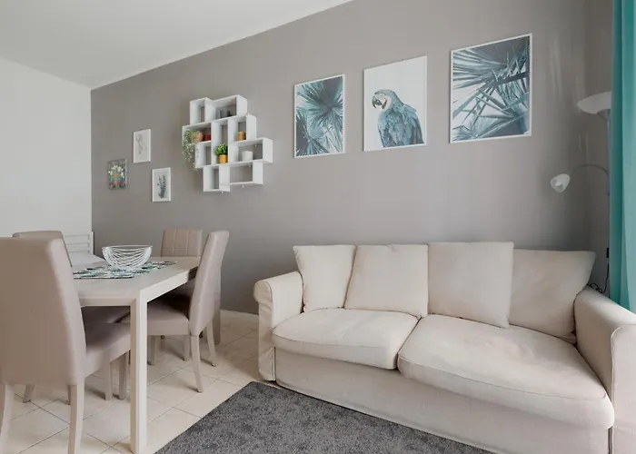 Guesthost - M1 Gambara Balcony Apartment *