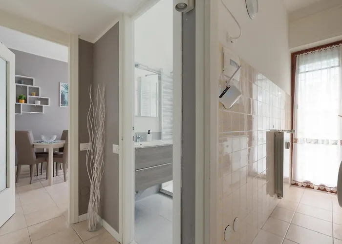 Guesthost - M1 Gambara Balcony Apartment *