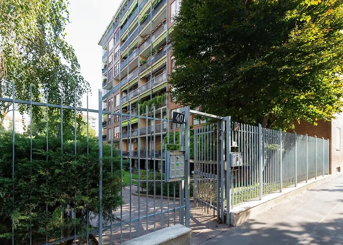 Guesthost - M1 Gambara Balcony Apartment Mailand