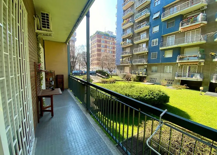 Guesthost - M1 Gambara Balcony Apartment