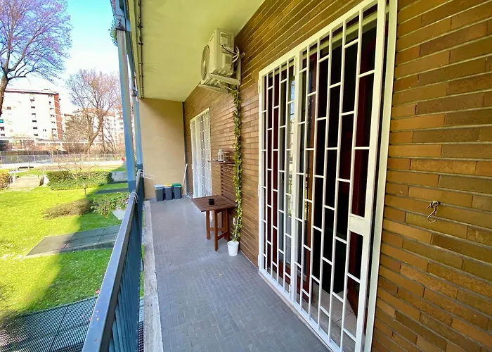 Guesthost - M1 Gambara Balcony Apartment
