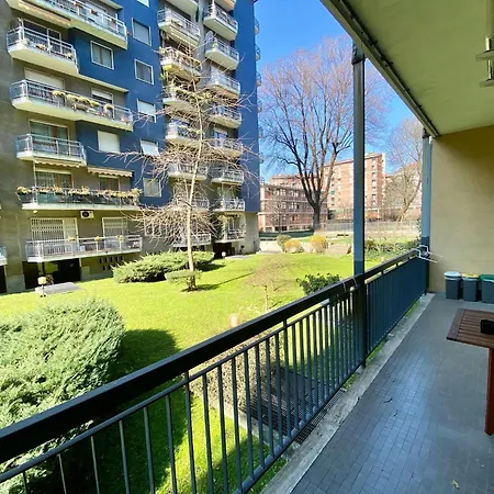 Guesthost - M1 Gambara Balcony *